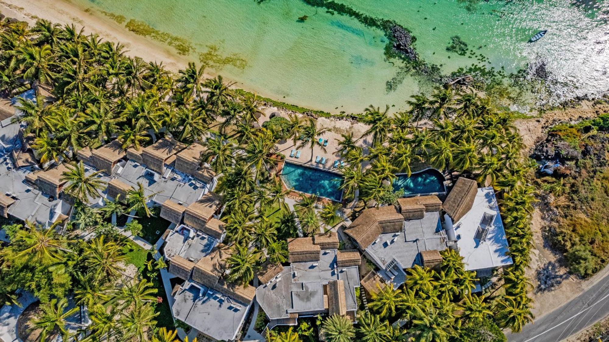 Seasense Boutique Hotel & Spa (Adults Only) Belle Mare Kültér fotó Aerial view of the resort