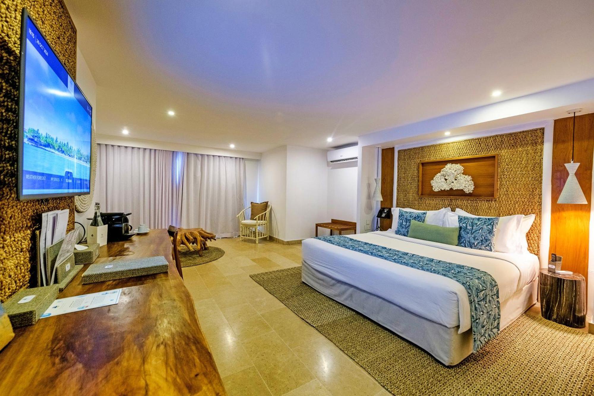 Seasense Boutique Hotel & Spa (Adults Only) Belle Mare Kültér fotó Deluxe Ocean View