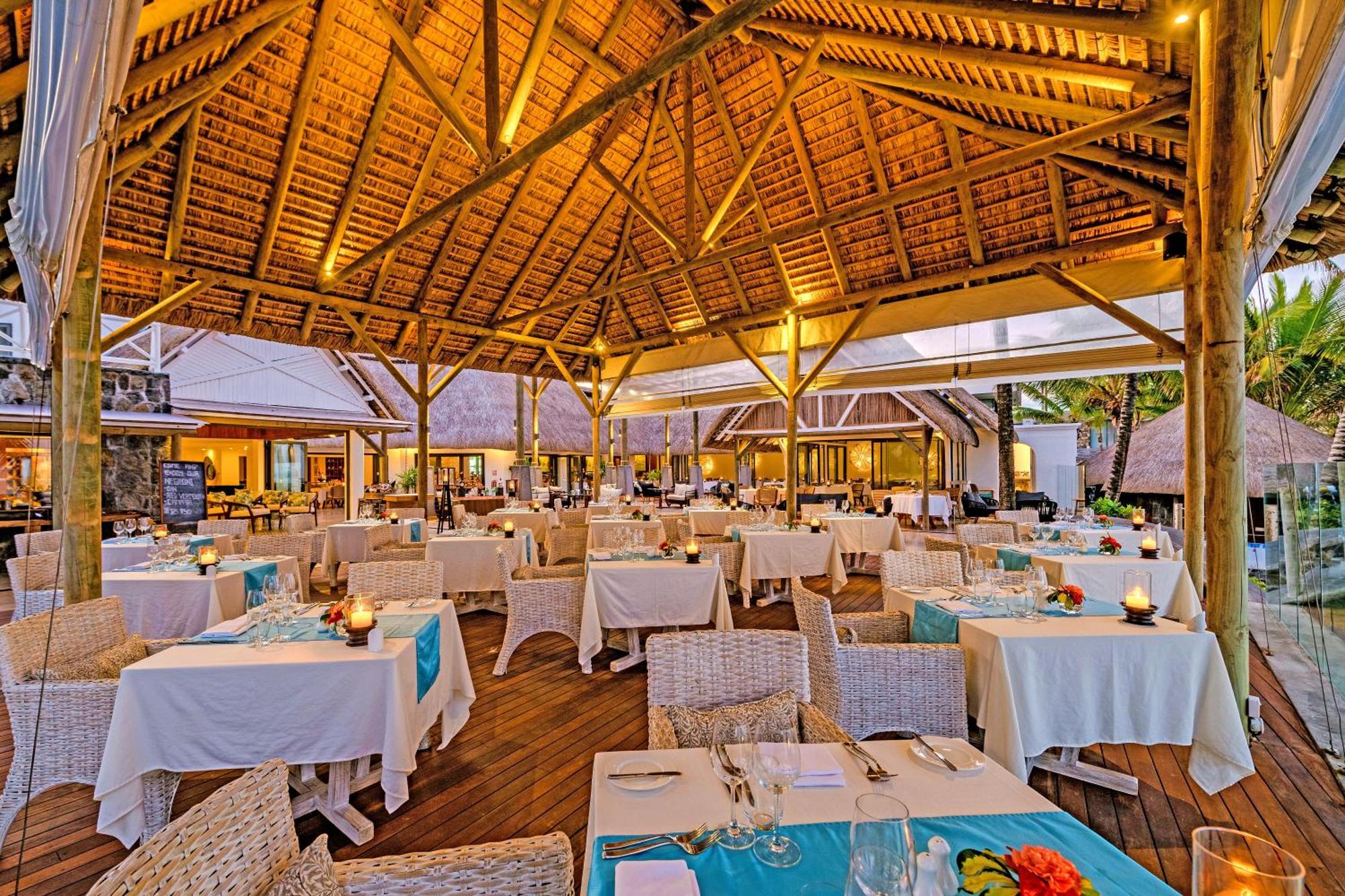 Seasense Boutique Hotel & Spa (Adults Only) Belle Mare Kültér fotó The restaurant at the resort