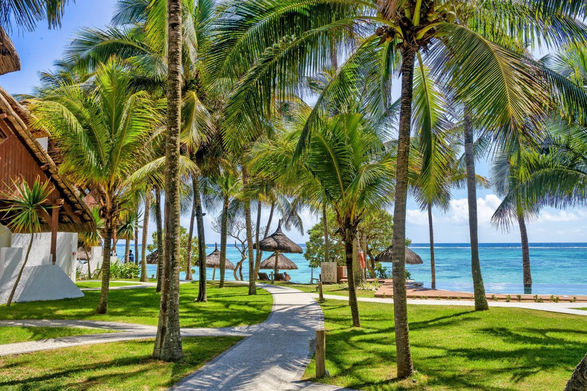 Seasense Boutique Hotel & Spa (Adults Only) Belle Mare Kültér fotó The beach at the resort