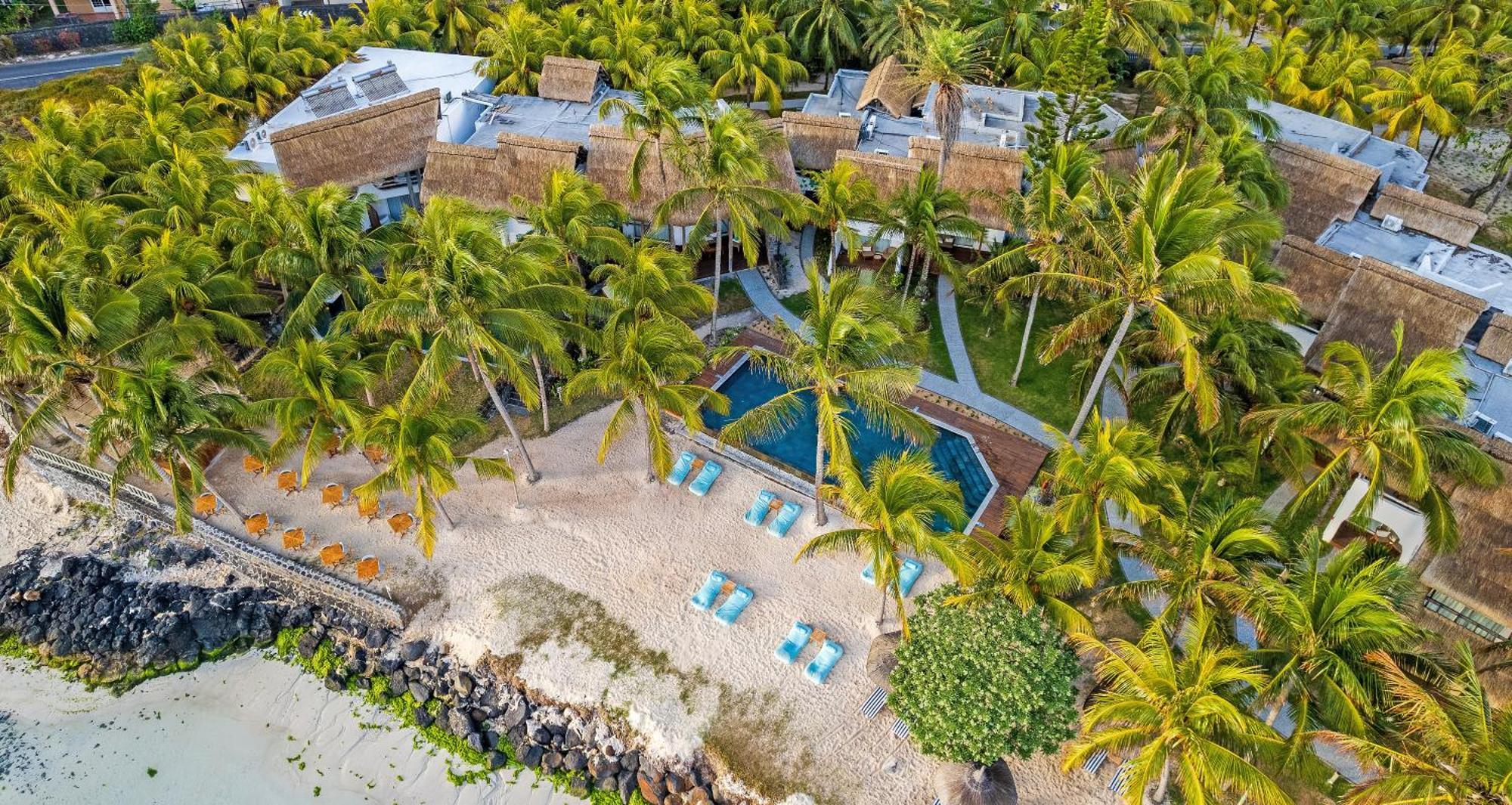 Seasense Boutique Hotel & Spa (Adults Only) Belle Mare Kültér fotó Aerial view of the resort